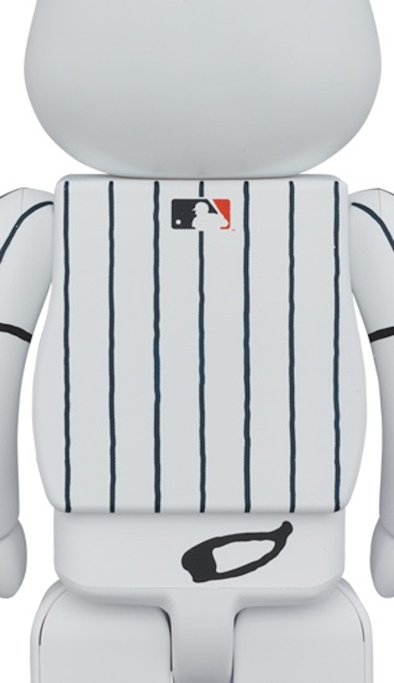 Bearbrick x Peanuts x MLB New York Yankees Snoopy 100% & 400% Set