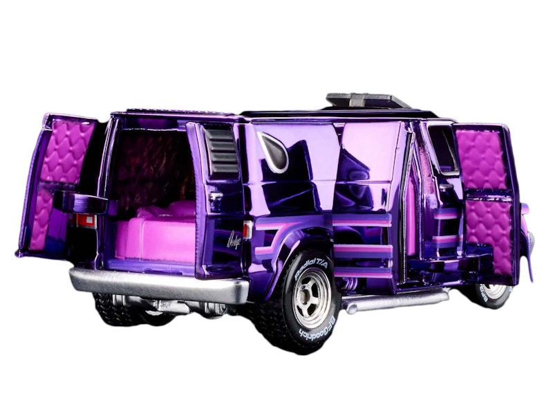 Hot Wheels Collectors RLC Exclusive '70 Dodge Tradesman Van