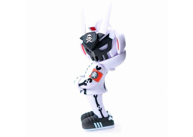 Quiccs x Martian Toys TEQ63 Complex Ghost Mode OG White