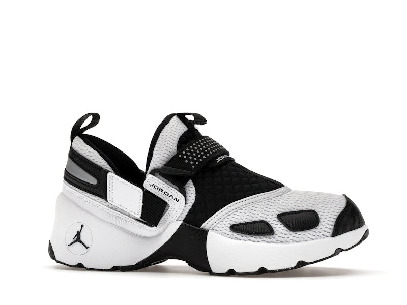 Jordan Trunner LX White Black (Women's)