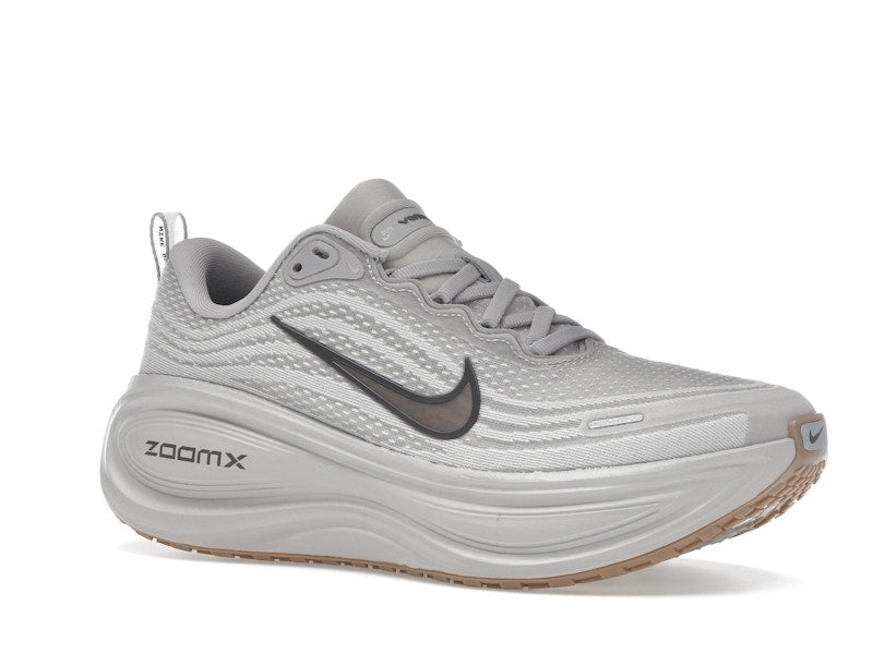 Nike Vomero Plus College Grey Light Iron Ore Gum