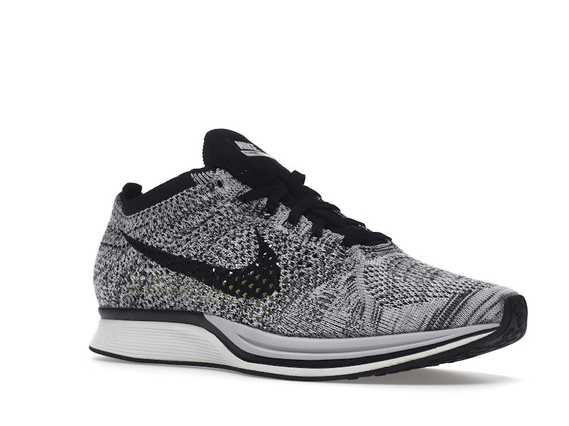 Nike Flyknit Racer Oreo
