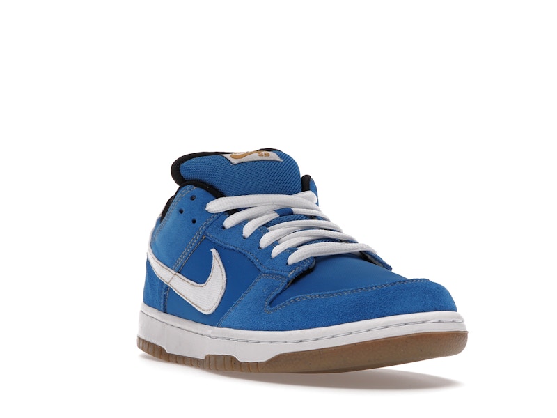 Nike SB Dunk Low Street Fighter Chun Li