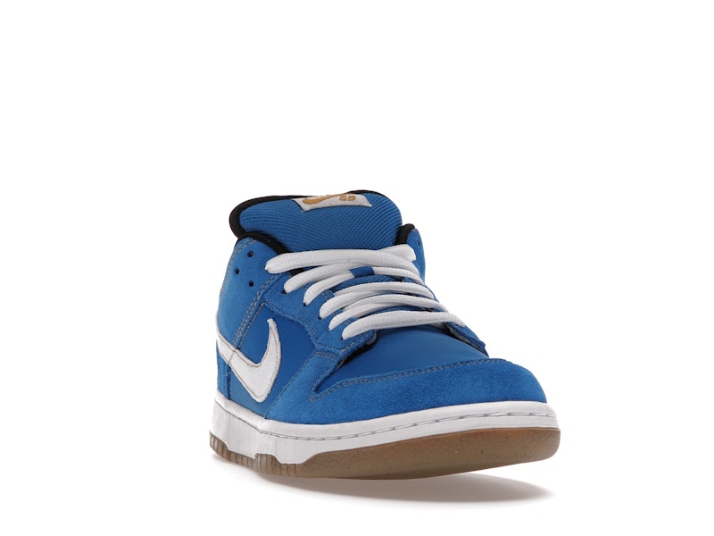 Nike SB Dunk Low Street Fighter Chun Li