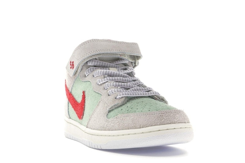 Nike SB Dunk Mid White Widow