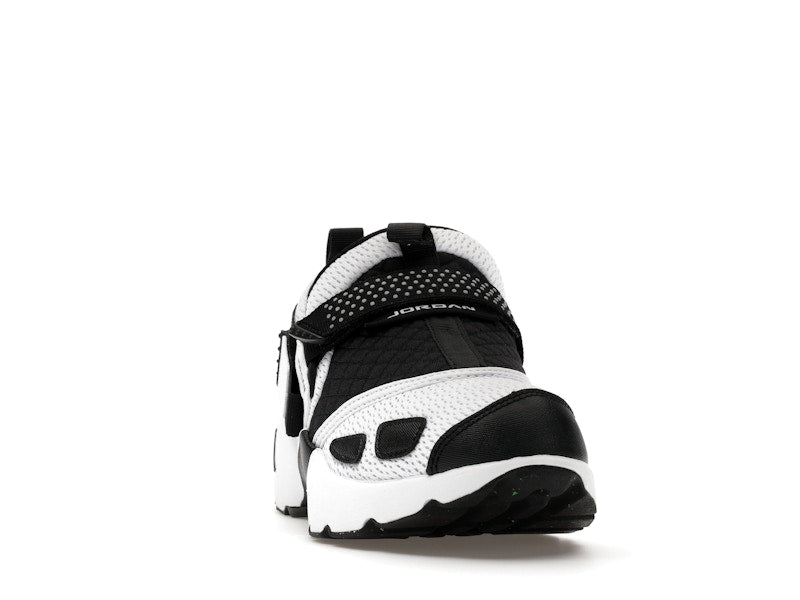 Jordan Trunner LX White Black (Women's)
