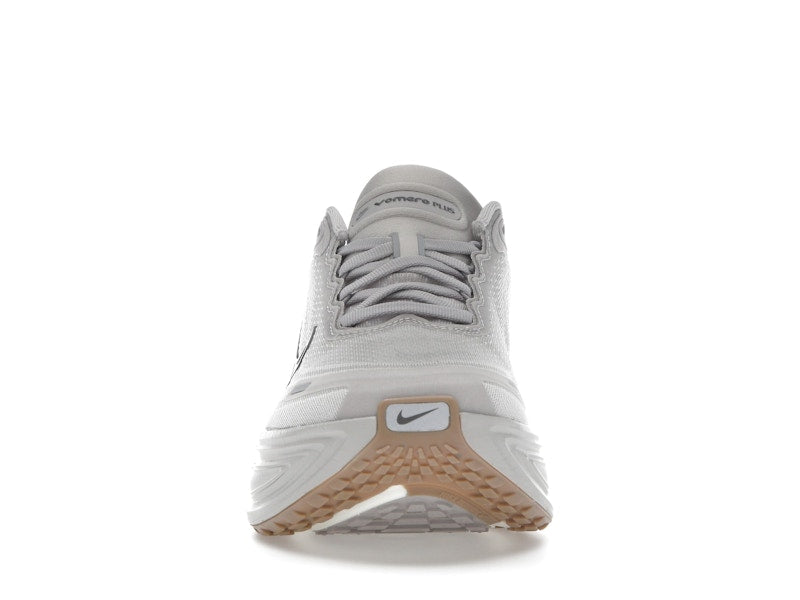 Nike Vomero Plus College Grey Light Iron Ore Gum