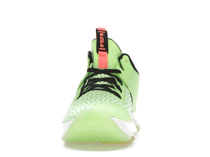Nike LeBron Witness 5 Grinch