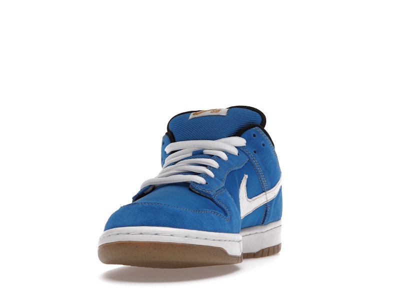 Nike SB Dunk Low Street Fighter Chun Li