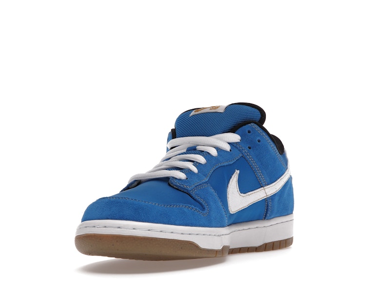 Nike SB Dunk Low Street Fighter Chun Li