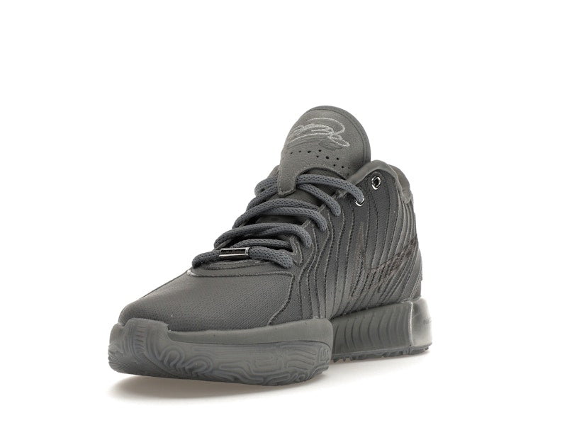 Nike LeBron 21 Resilient