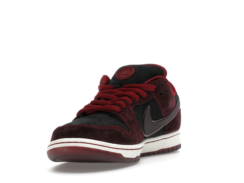 Nike SB Dunk Low Riot Skateshop