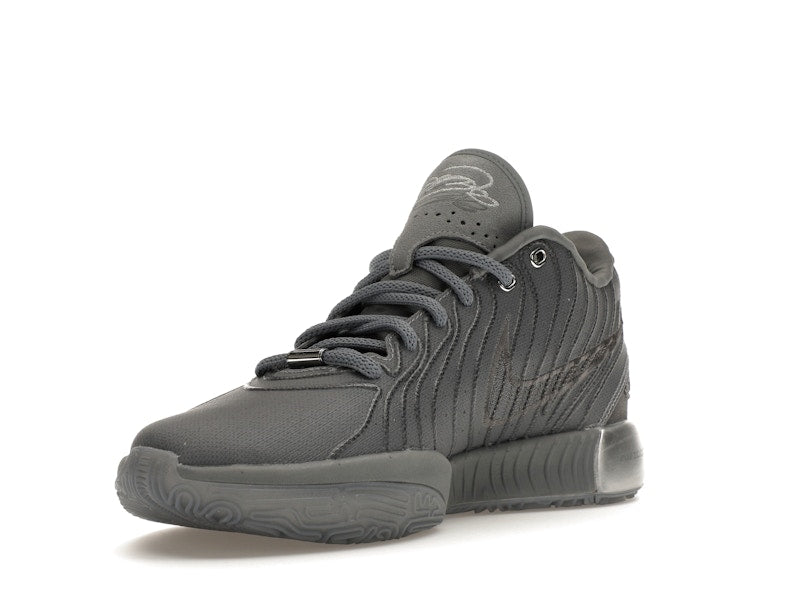 Nike LeBron 21 Resilient
