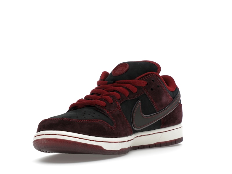 Nike SB Dunk Low Riot Skateshop