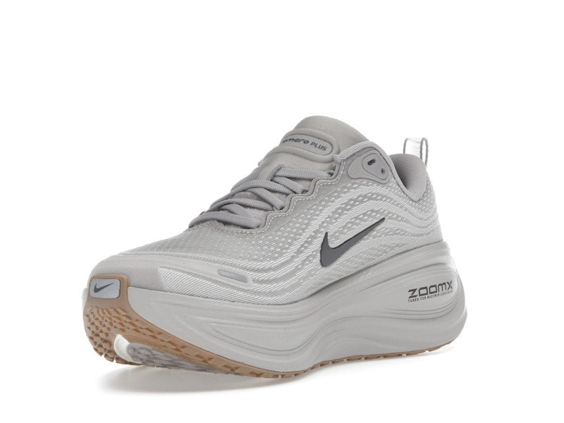 Nike Vomero Plus College Grey Light Iron Ore Gum