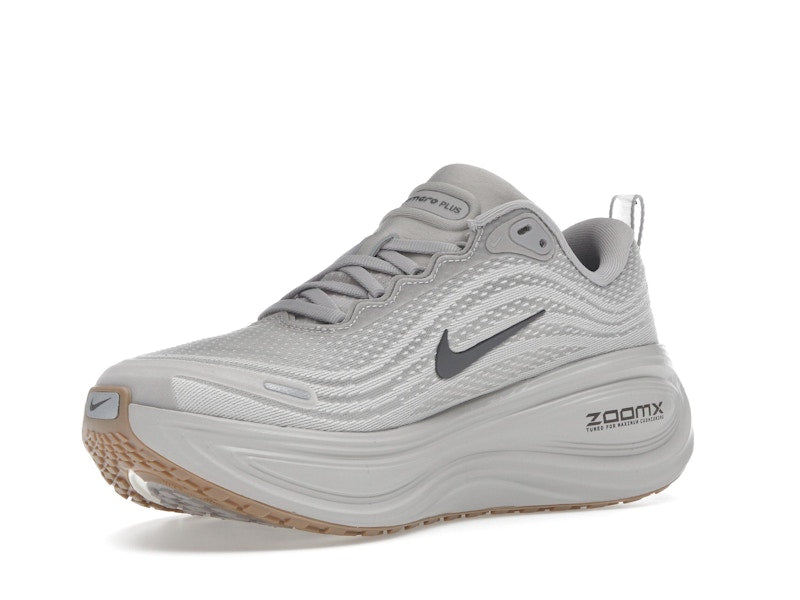 Nike Vomero Plus College Grey Light Iron Ore Gum