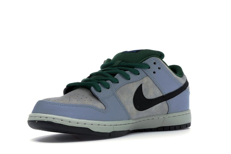 Nike SB Dunk Low Maple Leaf Central Park