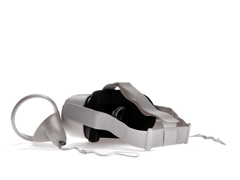 Meta (Oculus) Quest 2 64GB VR Headset (US Plug) 301-00350-01 White
