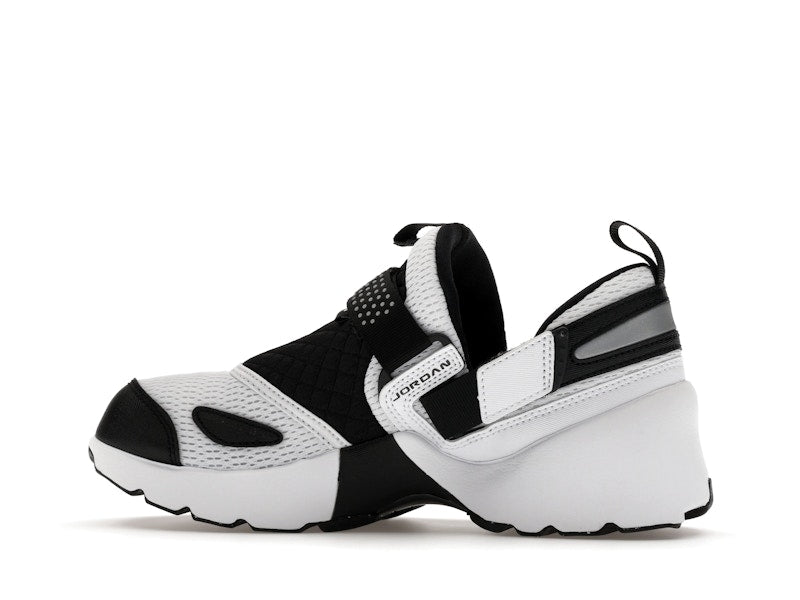 Jordan Trunner LX White Black (Women's)