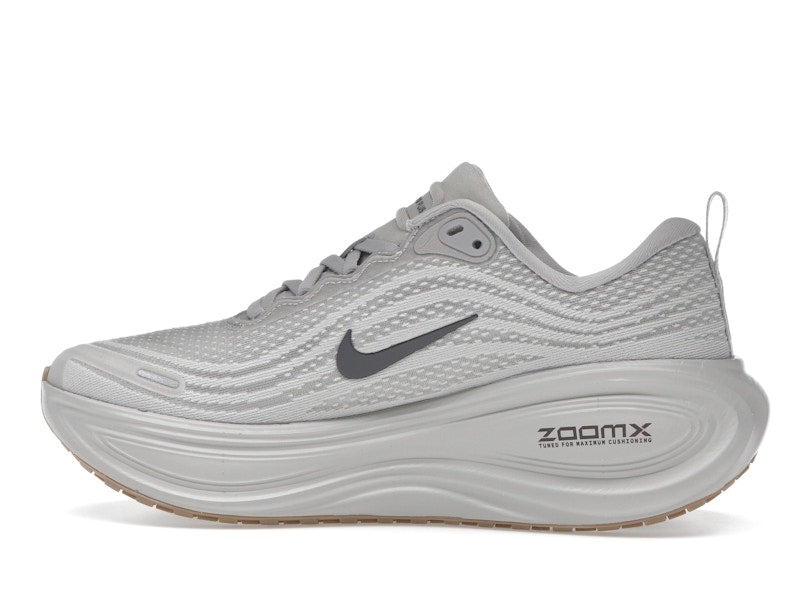 Nike Vomero Plus College Grey Light Iron Ore Gum