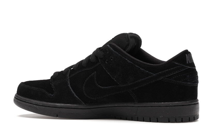 Nike SB Dunk Low Blackout