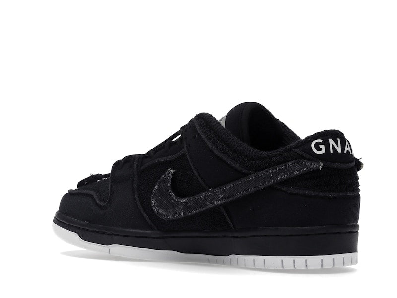 Nike SB Dunk Low Gnarhunters