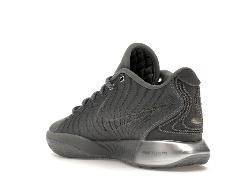 Nike LeBron 21 Resilient