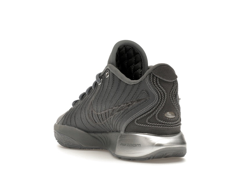Nike LeBron 21 Resilient