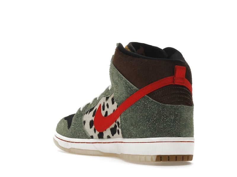 Nike SB Dunk High Dog Walker