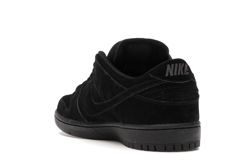 Nike SB Dunk Low Blackout