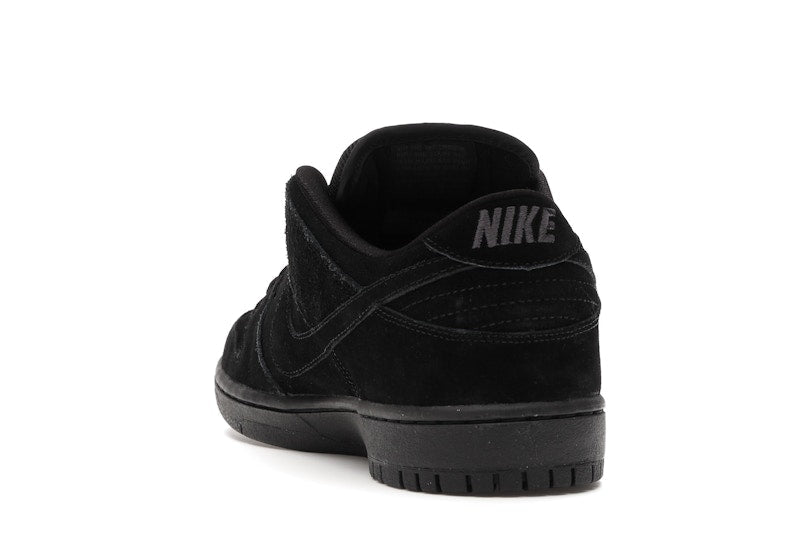 Nike SB Dunk Low Blackout