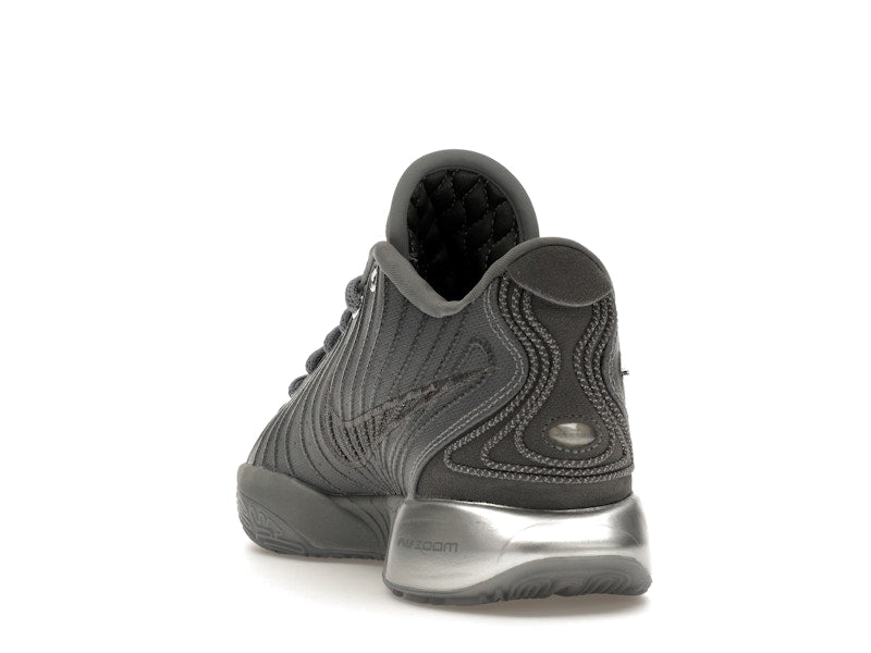 Nike LeBron 21 Resilient