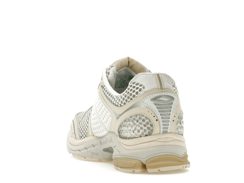 Saucony ProGrid Triumph 4 Highsnobiety Cream
