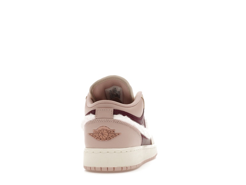 Jordan 1 Low SE Fur Swoosh (GS)