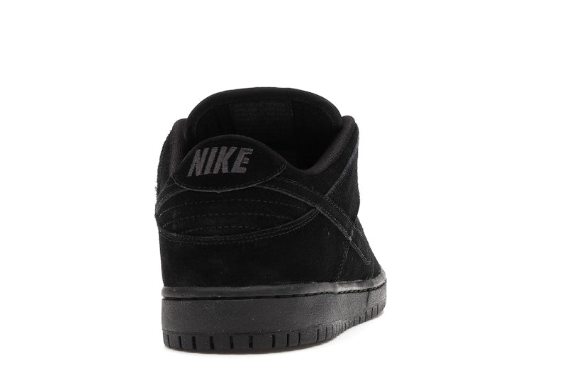 Nike SB Dunk Low Blackout