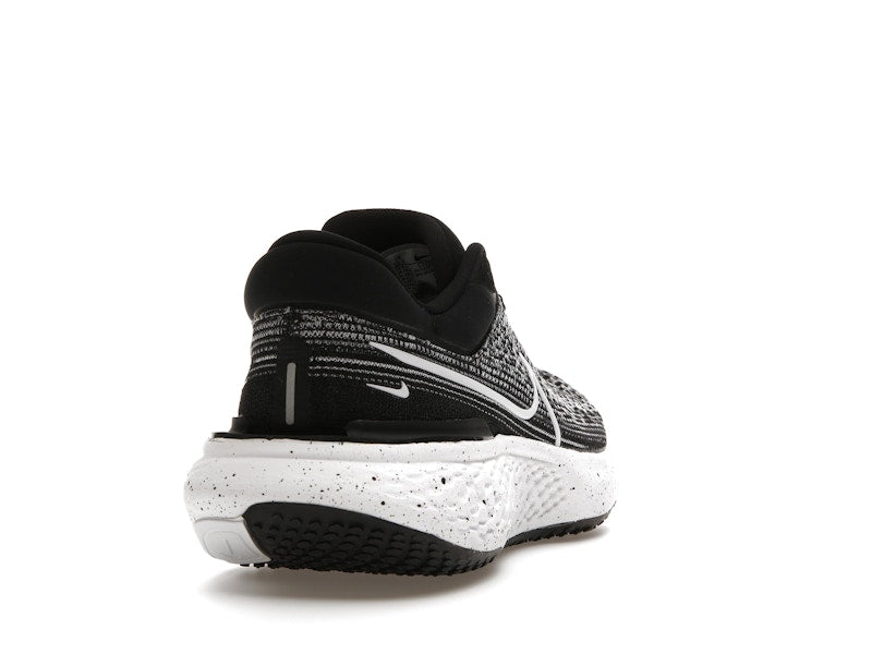Nike ZoomX Invincible Run Flyknit Oreo