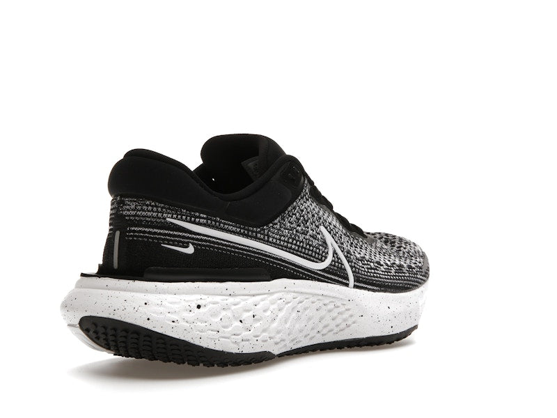 Nike ZoomX Invincible Run Flyknit Oreo