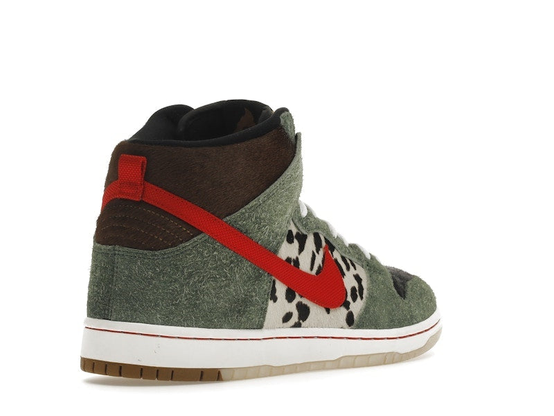 Nike SB Dunk High Dog Walker