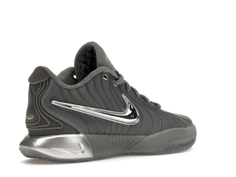 Nike LeBron 21 Resilient