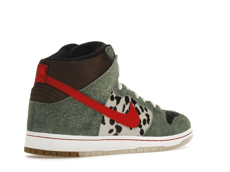 Nike SB Dunk High Dog Walker