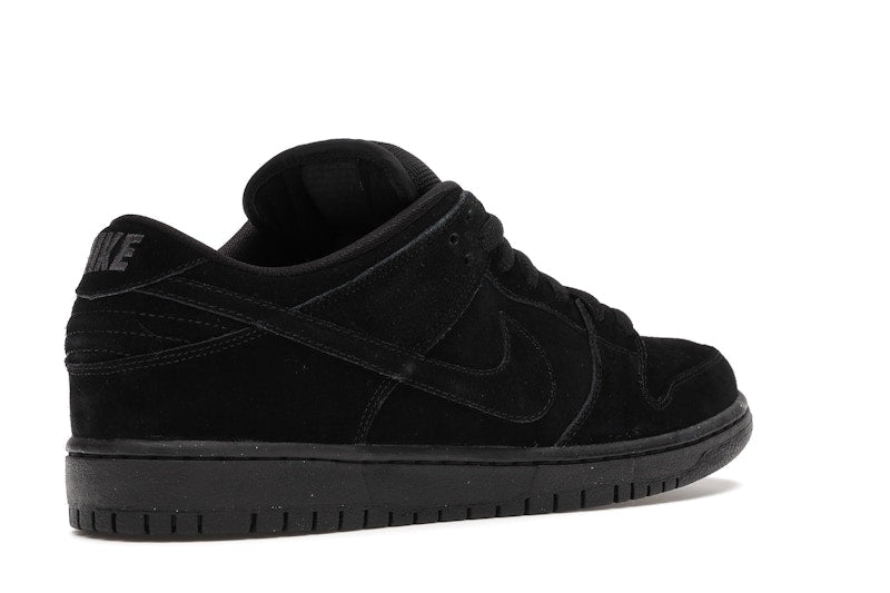 Nike SB Dunk Low Blackout