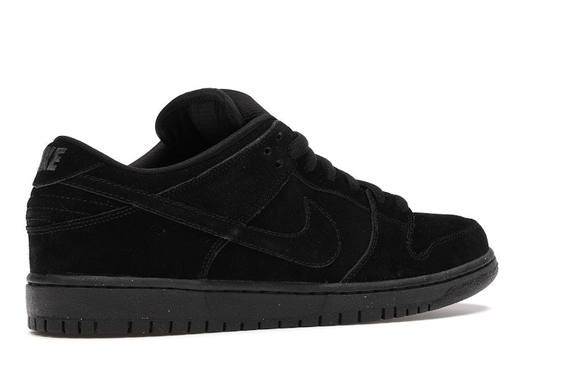 Nike SB Dunk Low Blackout