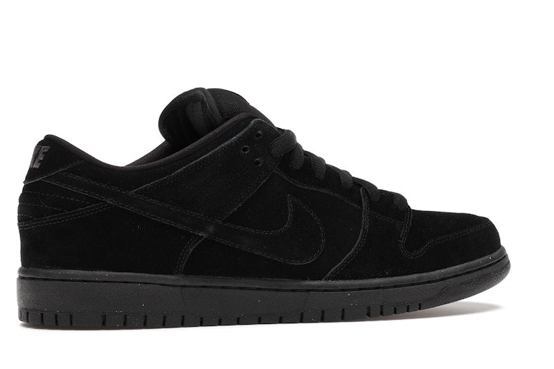 Nike SB Dunk Low Blackout