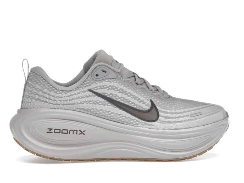 Nike Vomero Plus College Grey Light Iron Ore Gum