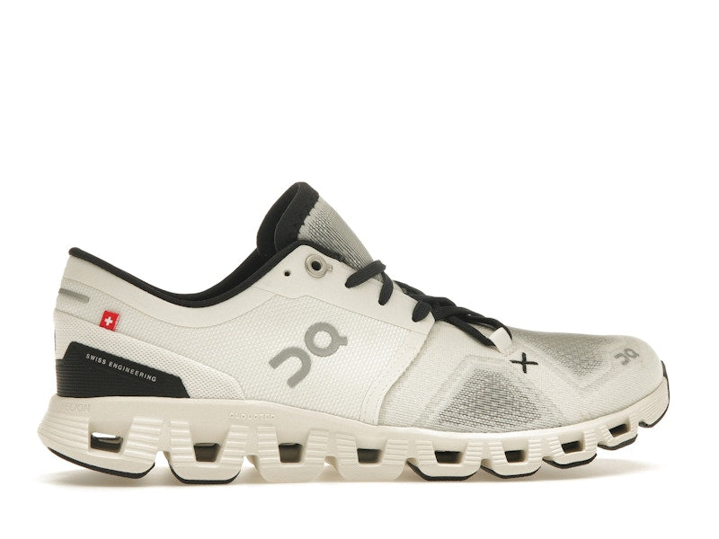 On Running Cloud X 3 White Black (Women's)