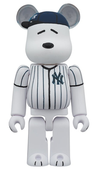 Bearbrick x Peanuts x MLB New York Yankees Snoopy 100% & 400% Set