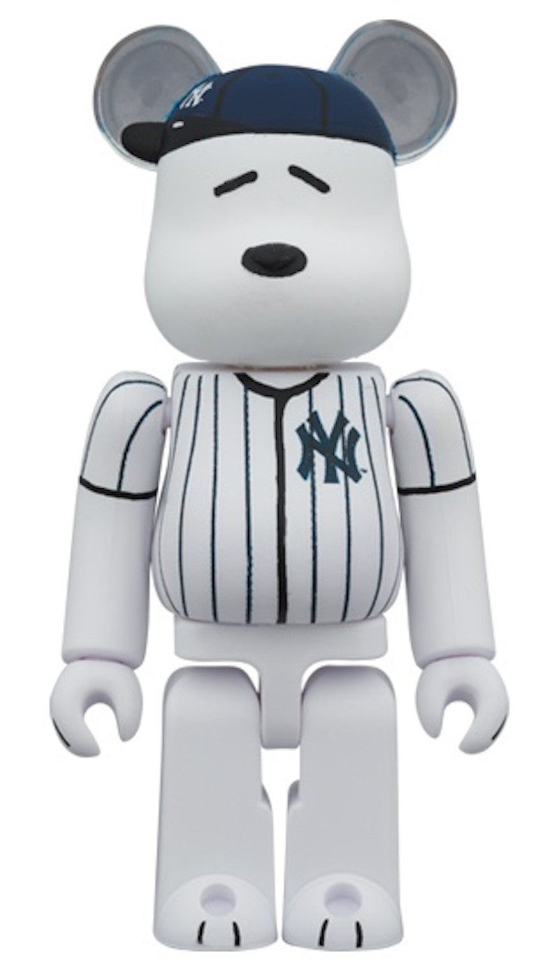 Bearbrick x Peanuts x MLB New York Yankees Snoopy 100% & 400% Set