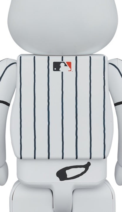 Bearbrick x Peanuts x MLB New York Yankees Snoopy 100% & 400% Set