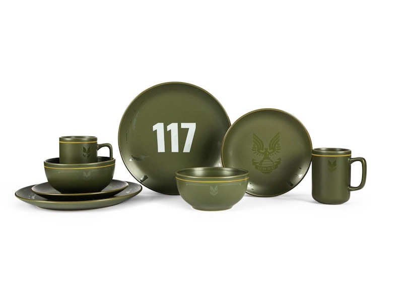 Halo Master Chief 117 Stoneware 8-Piece Dinnerware Set