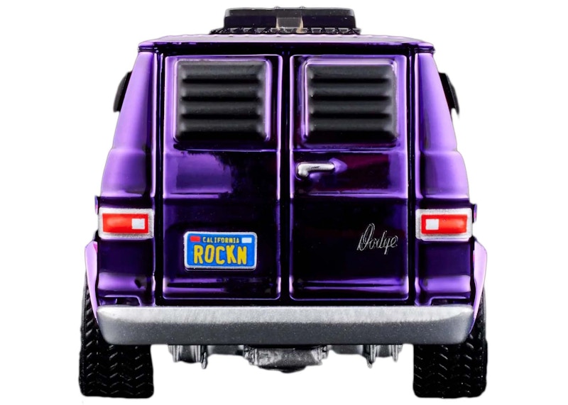 Hot Wheels Collectors RLC Exclusive '70 Dodge Tradesman Van